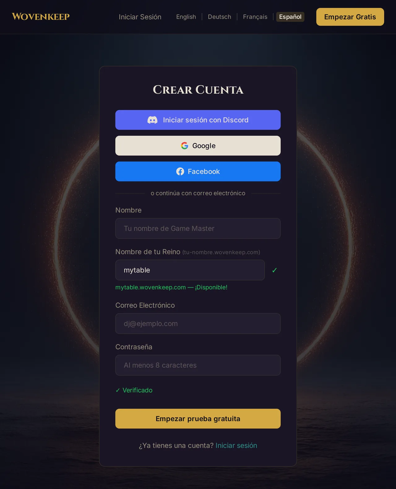 El formulario de registro de Wovenkeep: Discord, Google y Facebook arriba, luego nombre, nombre del Reino con comprobación en vivo, correo y contraseña